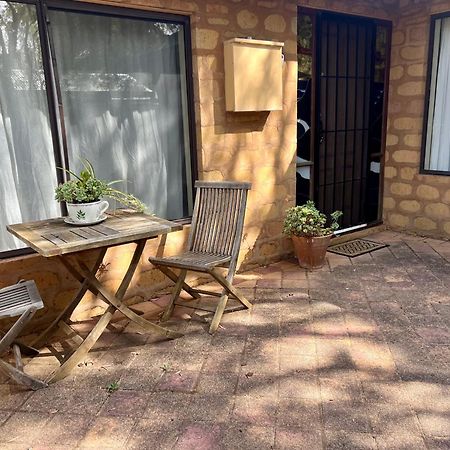 邓斯伯勒Acacia Retreat公寓 外观 照片